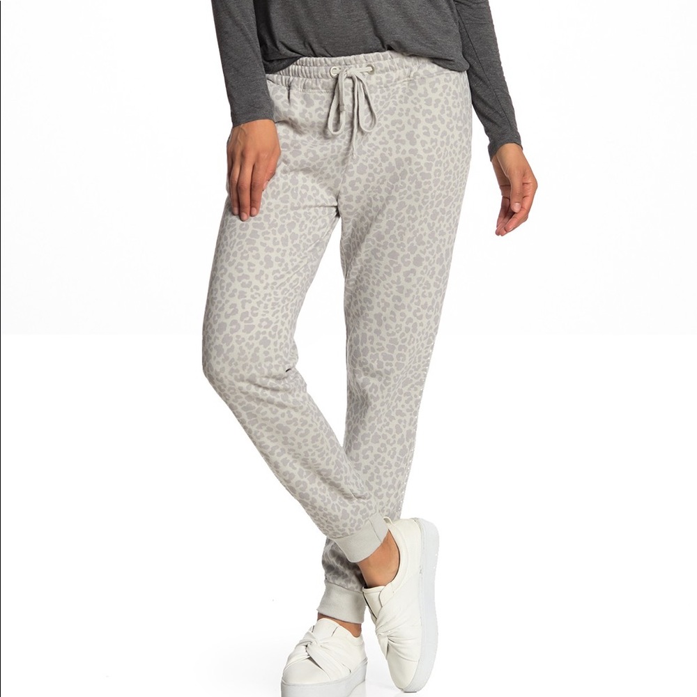 Leopard print joggers !